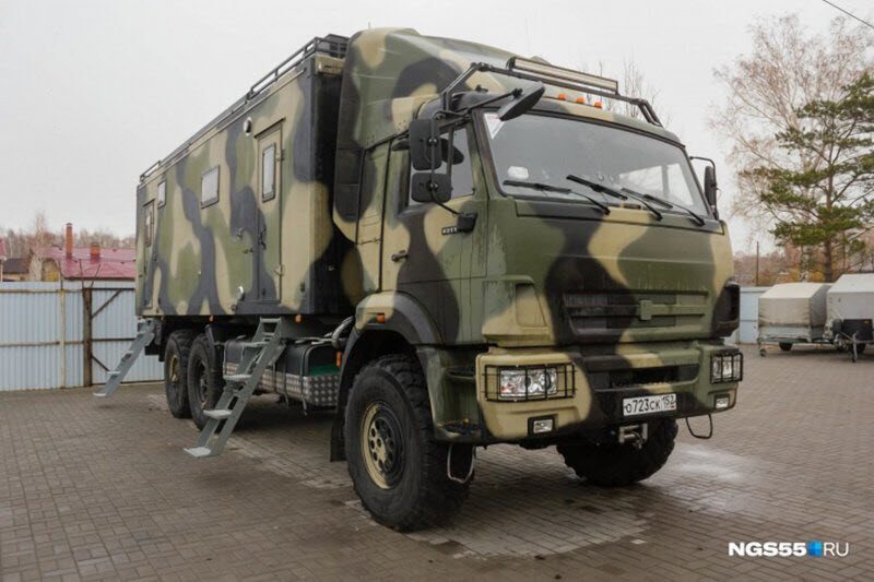 Житель Омска оборудовал КамАЗ 15-литровым баком с водкой и сауной Житель Омска оборудовал КамАЗ 15-литровым баком с водкой и сауной