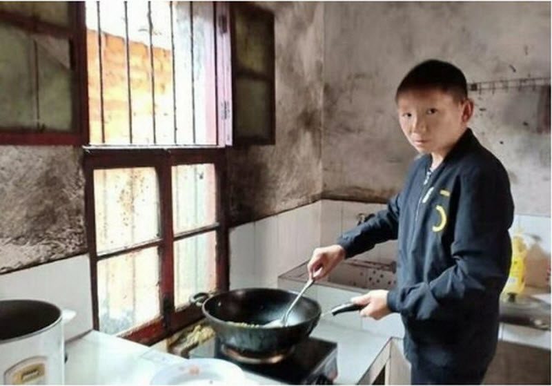 Вечно молодой китаец застрял в 6-летнем теле Вечно молодой китаец застрял в 6-летнем теле