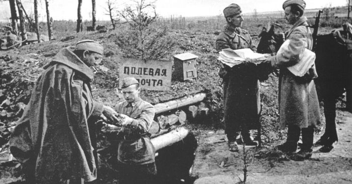 Почему письма с фронта во время ВОВ были в виде треугольника без конверта Почему письма с фронта во время ВОВ были в виде треугольника без конверта