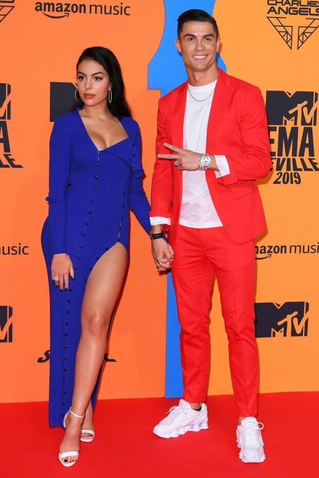 Странные и позорные наряды знаменитостей на MTV EMA 2019