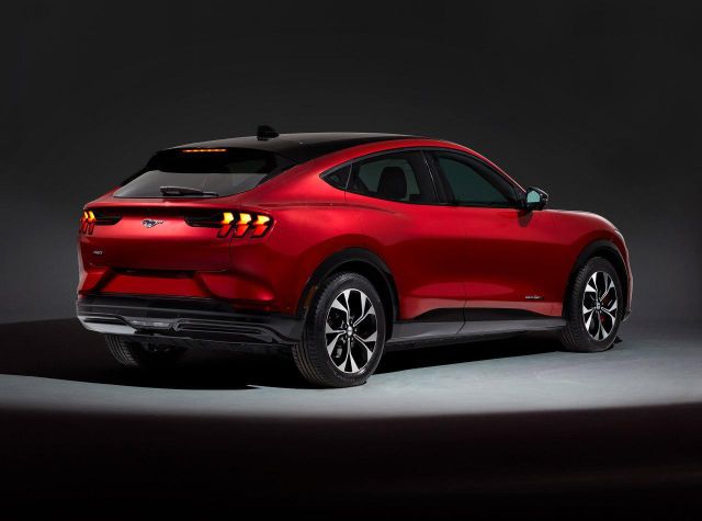 Конкурент Tesla: Ford анонсировал электрокар Mustang Mach-E Конкурент Tesla: Ford анонсировал электрокар Mustang Mach-E