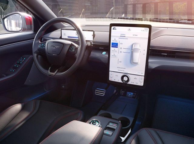 Конкурент Tesla: Ford анонсировал электрокар Mustang Mach-E Конкурент Tesla: Ford анонсировал электрокар Mustang Mach-E