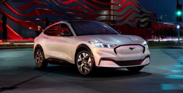 Конкурент Tesla: Ford анонсировал электрокар Mustang Mach-E Конкурент Tesla: Ford анонсировал электрокар Mustang Mach-E