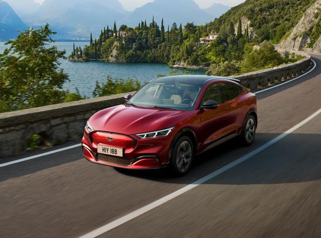 Конкурент Tesla: Ford анонсировал электрокар Mustang Mach-E Конкурент Tesla: Ford анонсировал электрокар Mustang Mach-E