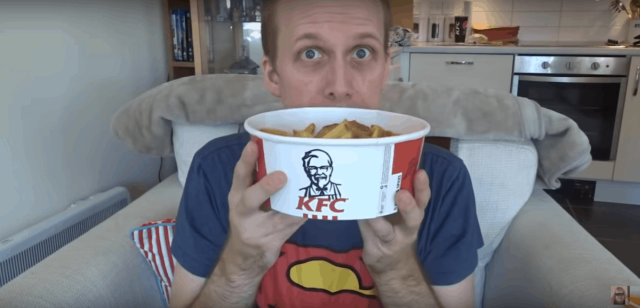 Блогер Майк Дживонс целую неделю ел в KFC и в итоге похудел Блогер Майк Дживонс целую неделю ел в KFC и в итоге похудел