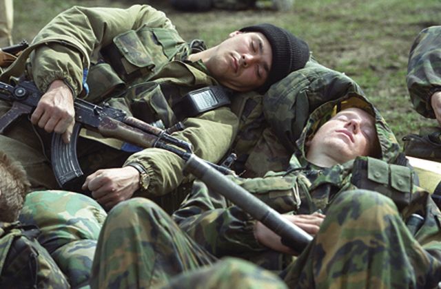 Замучила бессонница? Опробуйте технику 15-минутного сна от российского спецназовца Замучила бессонница? Опробуйте технику 15-минутного сна от российского спецназовца