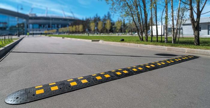 Что происходит с автомобилем при переезде «лежачего полицейского» на большой скорости Что происходит с автомобилем при переезде «лежачего полицейского» на большой скорости