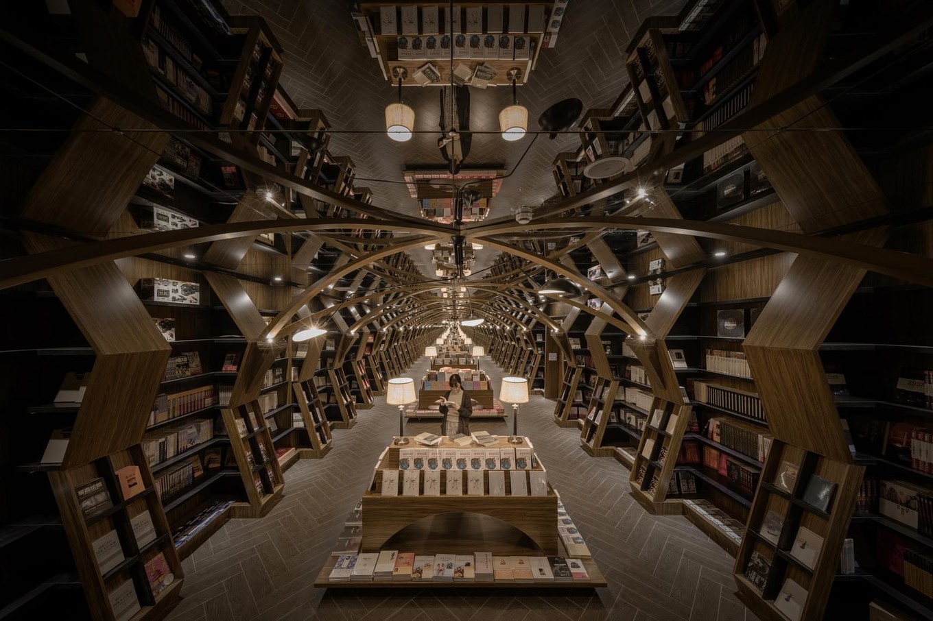 Интерьер книжного магазина в Шанхае Интерьер книжного магазина в Шанхае