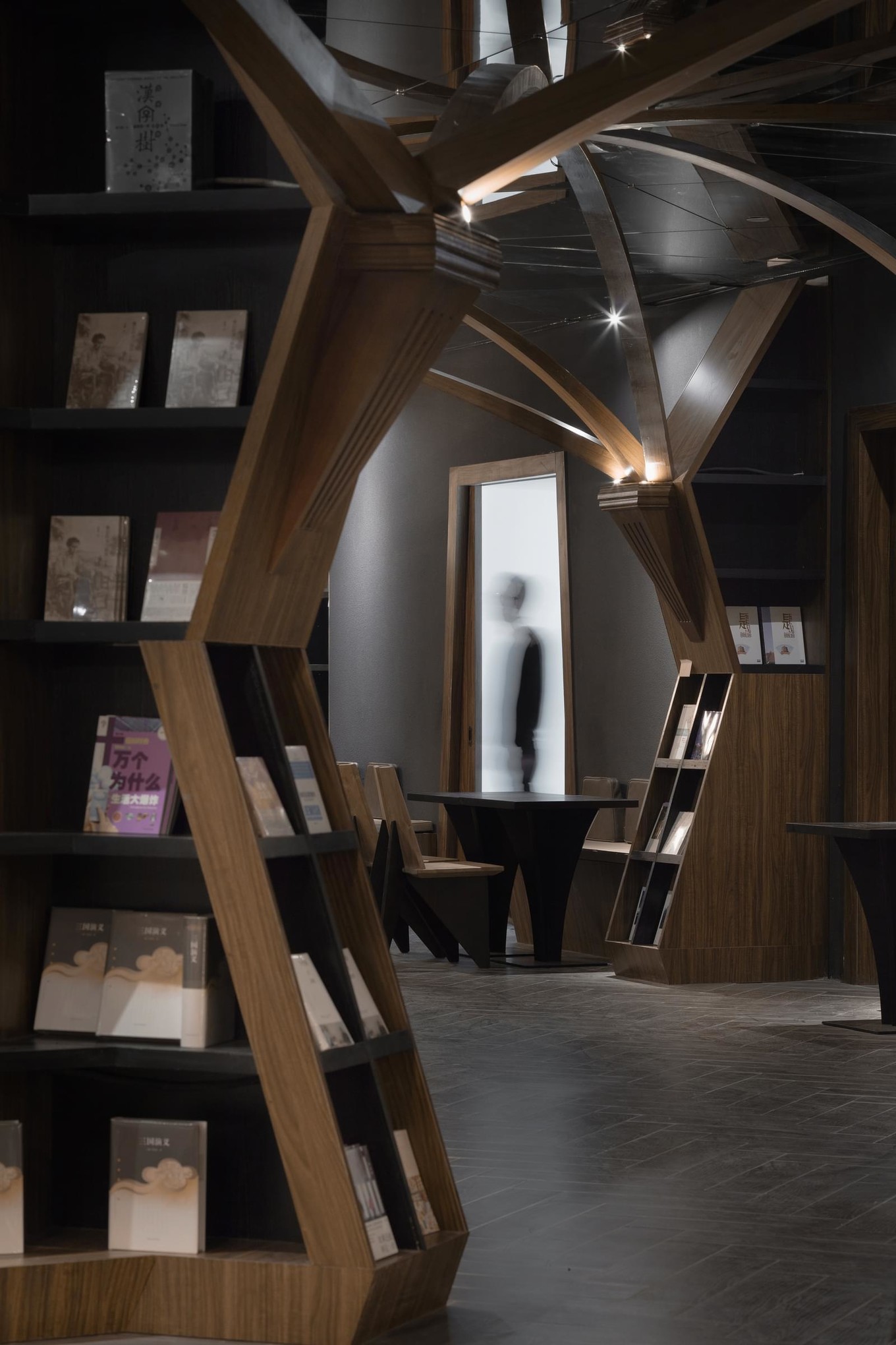 Интерьер книжного магазина в Шанхае Интерьер книжного магазина в Шанхае