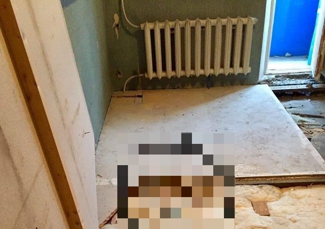 Мужчина делал ремонт в квартире и нашел подарок из прошлого