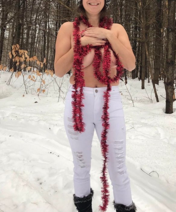 Сексуальные рождественские и новогодние девушки-снегурочки