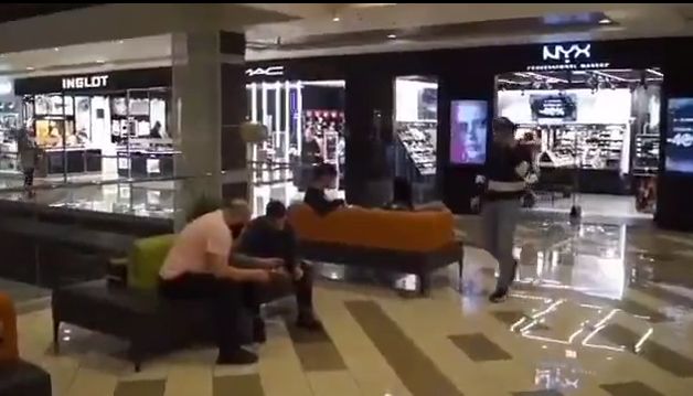 Некоторые "блохеры" любят пошутить, называя это "пранком". Один вот дошутился