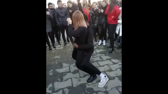 Темнокожему студенту из Владикавказа пришлось приносить извинения за танец с девушкой