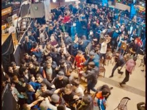 Массовая драка на турнире MMA в Москве