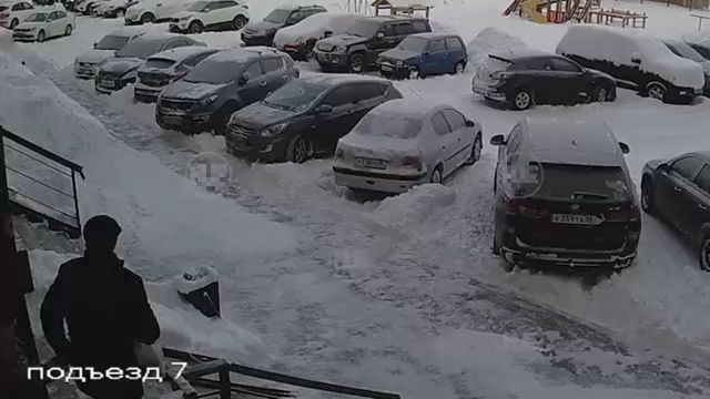 В Сургуте сосед избил мужчину из-за парковочного места