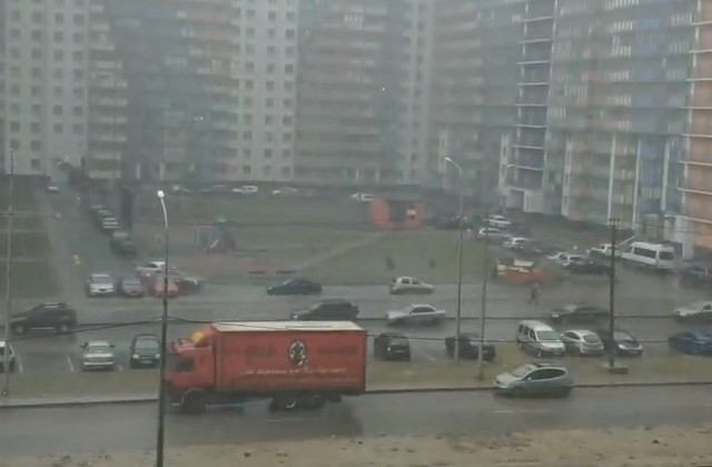 В Петербурге объявили «оранжевый» уровень угрозы из-за шторма
