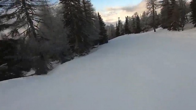 А потому что нечего летать тут!
