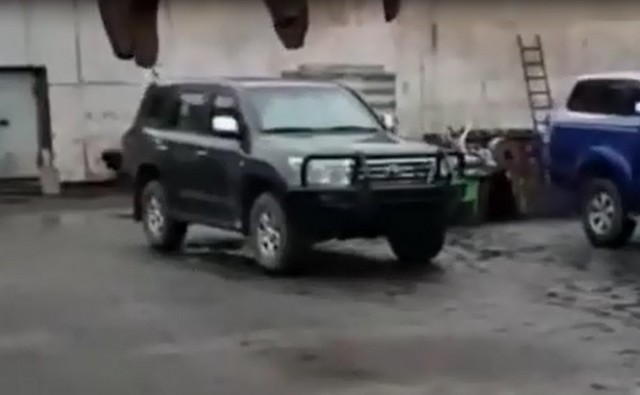 Как утилизировать бронированный Toyota Land Cruiser
