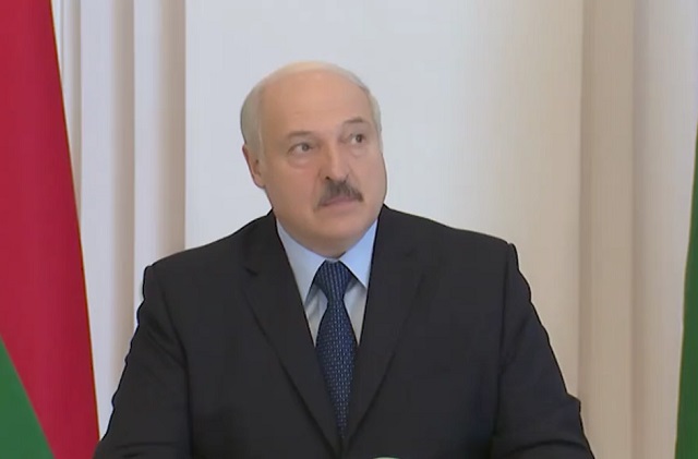 Александр Лукашенко не будет отменять в Белоруссии парад на 9 Мая