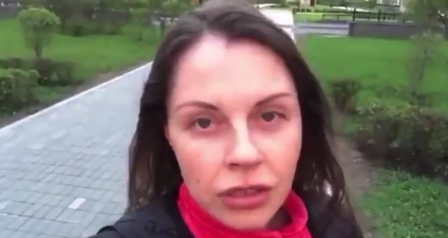 Последняя битва человечества со злом – и, похоже, девушка ее проиграла