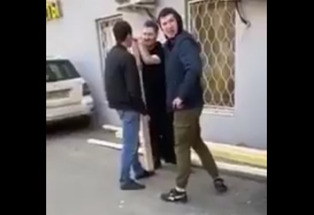Жителям Кавказа не понравились штаны на парне..