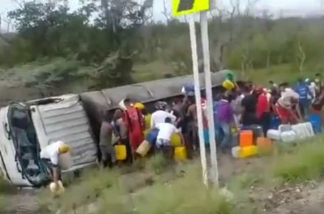Колумбийцы захотели собрать бензин на месте ДТП, и вот почему это плохая затея...