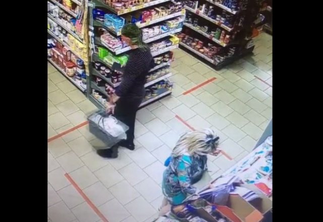 В Подмосковье парень ходил по супермаркетам и фотографировал у женщин под юбками