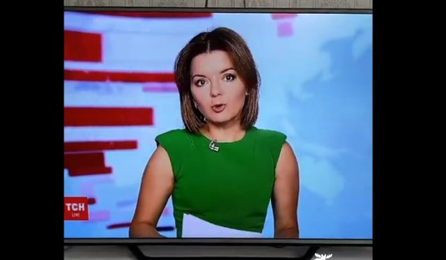 У ведущей в прямом эфире выпал зуб