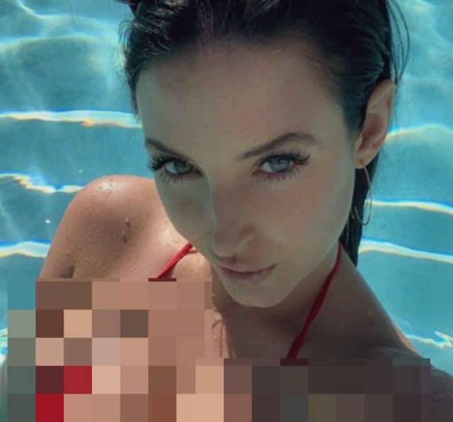 Фото для взрослых: девушки в бикини