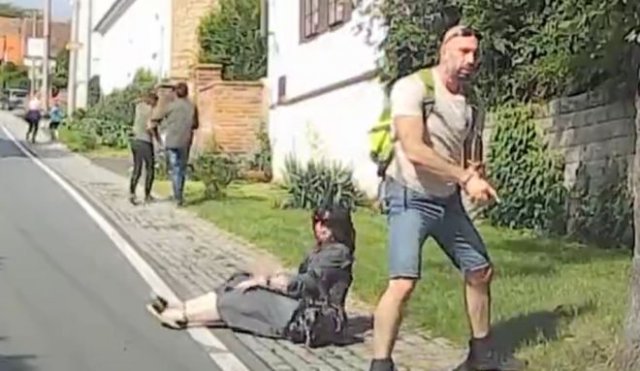 Вовремя среагировал и спас женщину от напавшей собаки