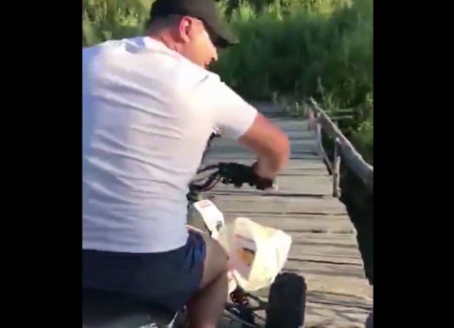 "Колян, давай!": Эпичный фейл на квадроцикле