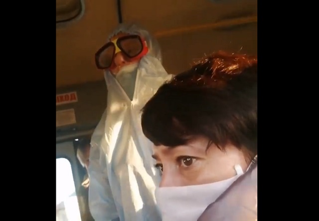 В Бийске женщина заболела коронавирусом и продолжила ездить в общественном транспорте