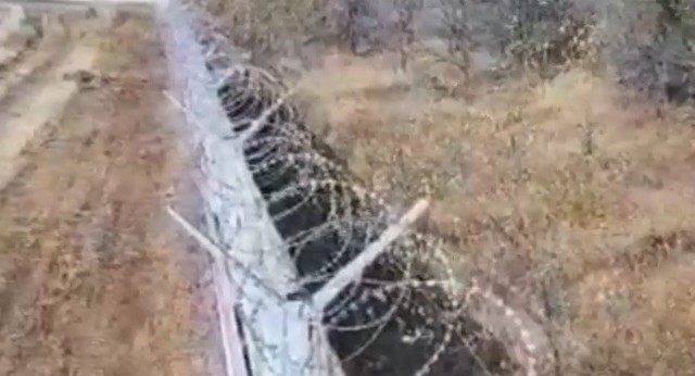 Пьяный водитель на бронемашине протаранил забор аэропорта в Волгограде