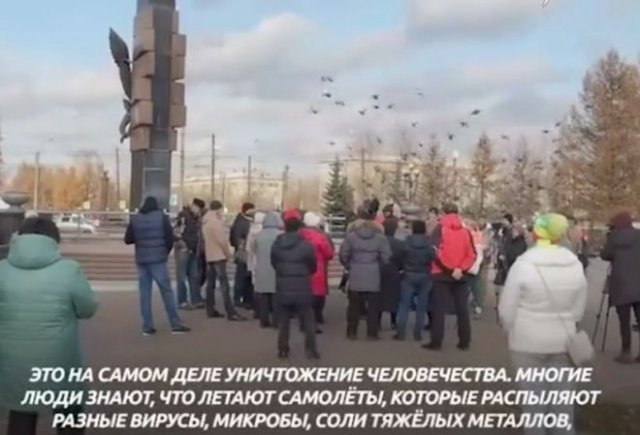 "Летают самолеты и распыляют вирусы!": В Красноярске на митинг вышли люди, не верящие в коронавирус