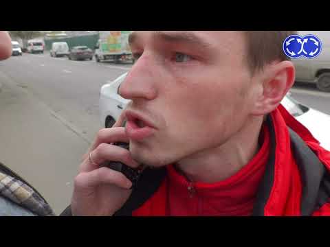 Мужик снимает заднепроходцев