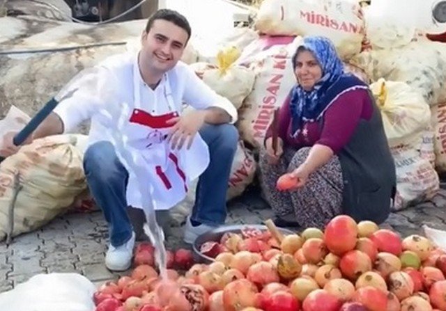 Повар Бурак Оздемир и гранаты