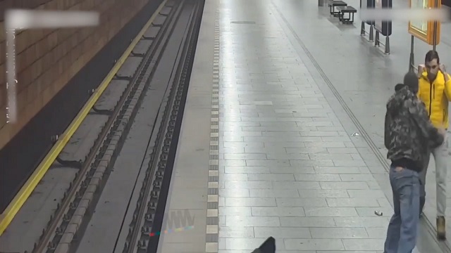 Драка в метро чуть не кончилась трагедией