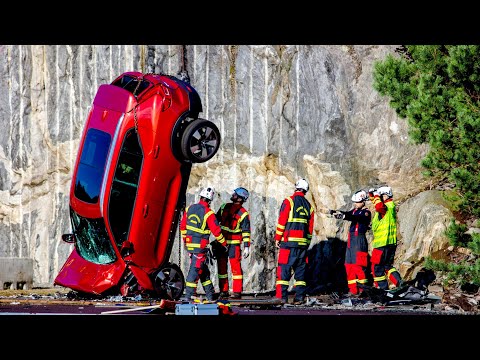 А давайте бросать новенькие Volvo с обрыва?!