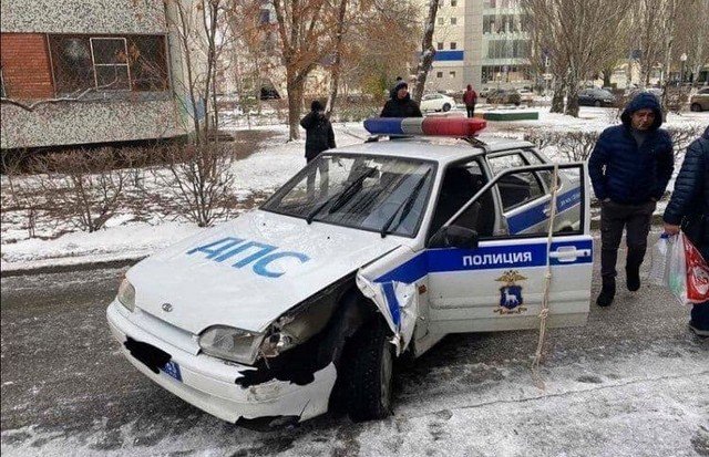 GTA в Тольятти: парень угнал машину ДПС, устроил погоню и влетел в столб