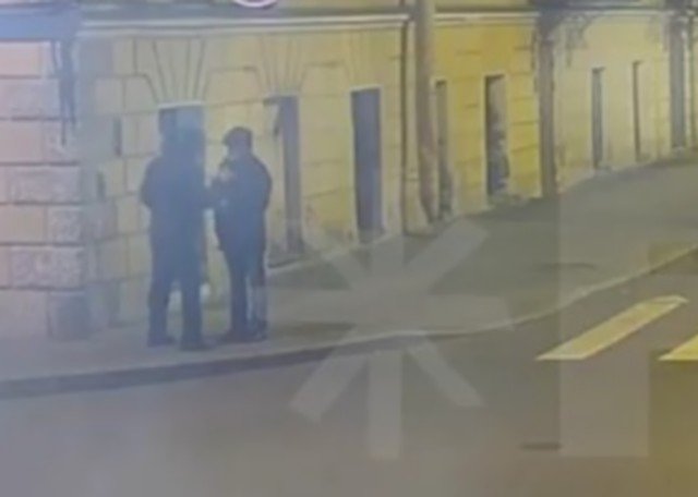 Неуклюжий вор с ножом хотел обокрасть петербуржца, но тот дал отпор