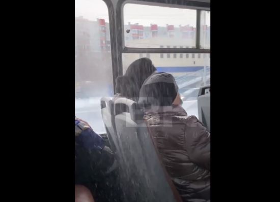 Снег в Красноярске есть даже в автобусе