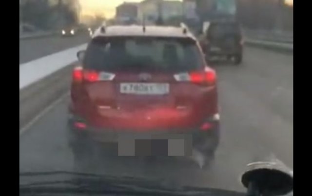 Автоледи из Перми, которой плевать на машину скорой помощи