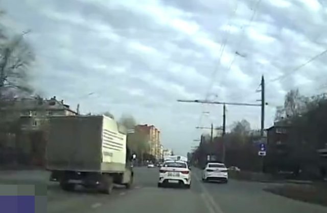 "Ты мне должен уступать!": Водитель со странной логикой