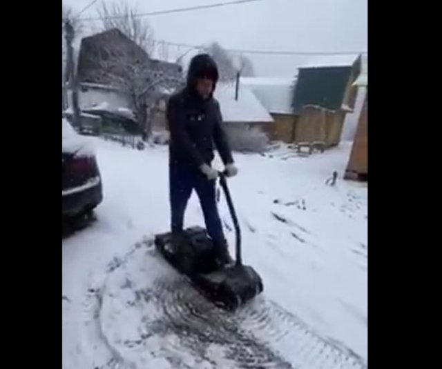 Смешной фейл с самодельным снегоходом