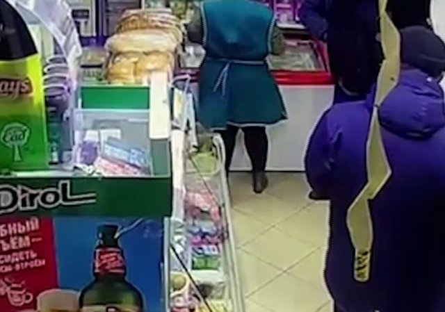 Граждане самостоятельно обезвредили вооруженного грабителя
