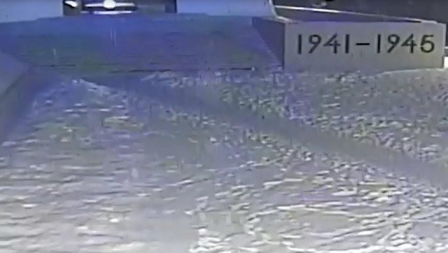 Отец и сын из Челябинской области устроили дрифт на мемориале с Вечным огнем