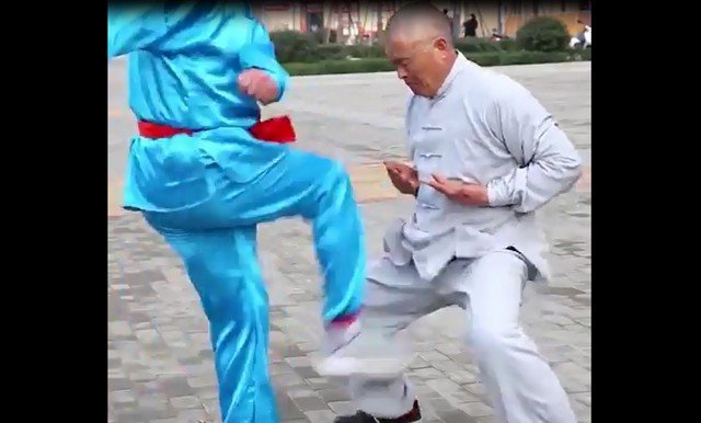 Китайский тренинг под названием Iron Crotch - удар в пах со всей силы