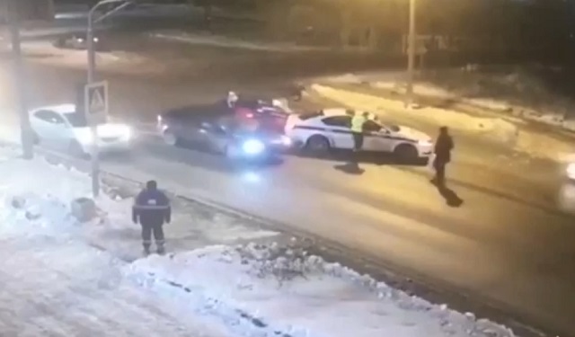 В Череповце сотрудники ДПС спасли пешеходов от лихача в наркотическом опьянении
