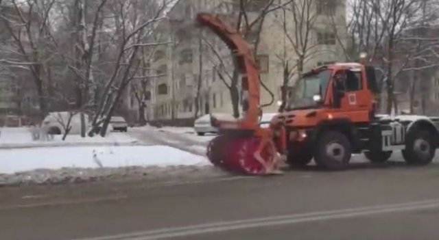 Очень "эффективная" уборка снега
