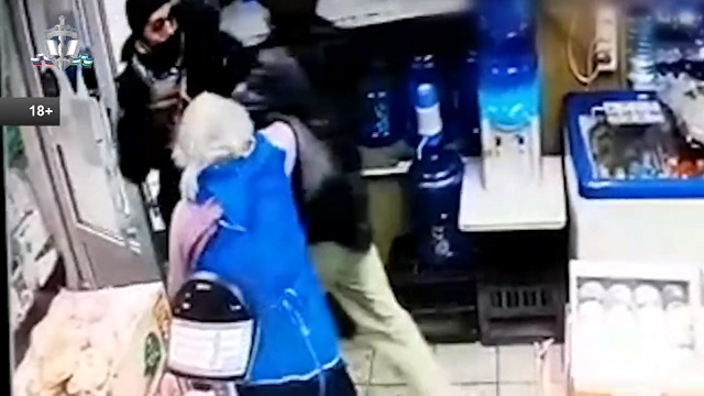 В Уфе 58-летний таксист спас женщину от вооруженного ножом грабителя